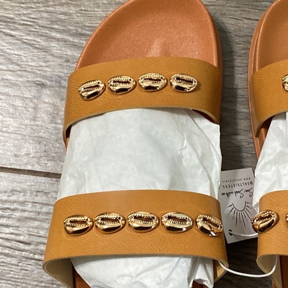 Salt Sisters 11/12 Shell Side Sandals - Picture 3 of 5